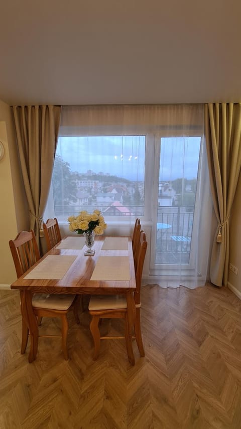 View (from property/room), Balcony/Terrace, Living room, Seating area, Dining area