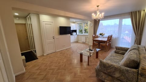 Communal lounge/ TV room, TV and multimedia, Kitchen or kitchenette, Living room, Seating area, Dining area