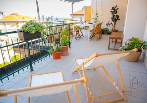 Property building, Patio, Balcony/Terrace, Balcony/Terrace, Seating area