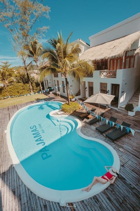 Swimming pool