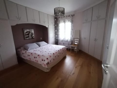 Bed, Photo of the whole room, Bedroom, wardrobe