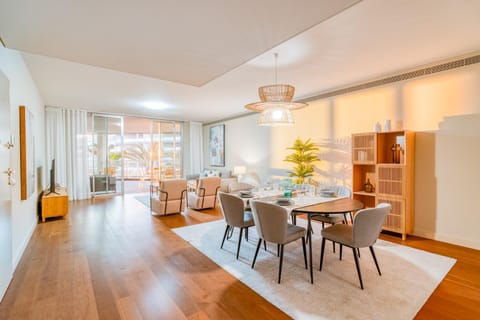 Living room, Seating area, Dining area
