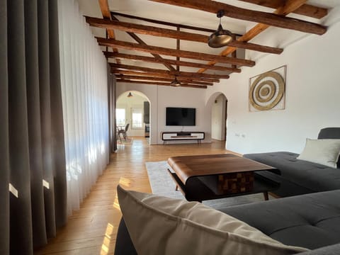 Communal lounge/ TV room, TV and multimedia, Living room