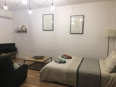 Studio très agréable avec balcon et Wi-Fi Apartment in Sanary-sur-Mer