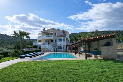 Property building, View (from property/room), City view, Mountain view, Pool view, Parking