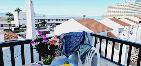View (from property/room), Balcony/Terrace, City view, Sea view