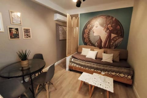 Living room, Decorative detail, Seating area