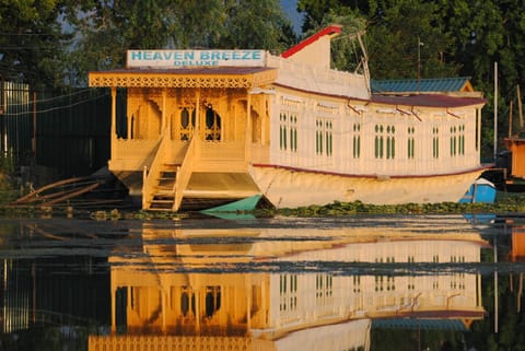 Facade/entrance, Lake view, Landmark view