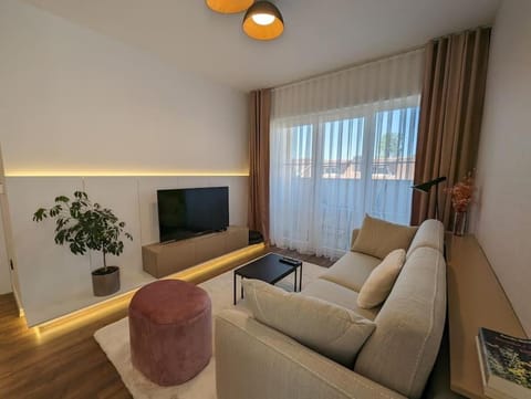 Communal lounge/ TV room, TV and multimedia, Living room, Seating area, Evening entertainment