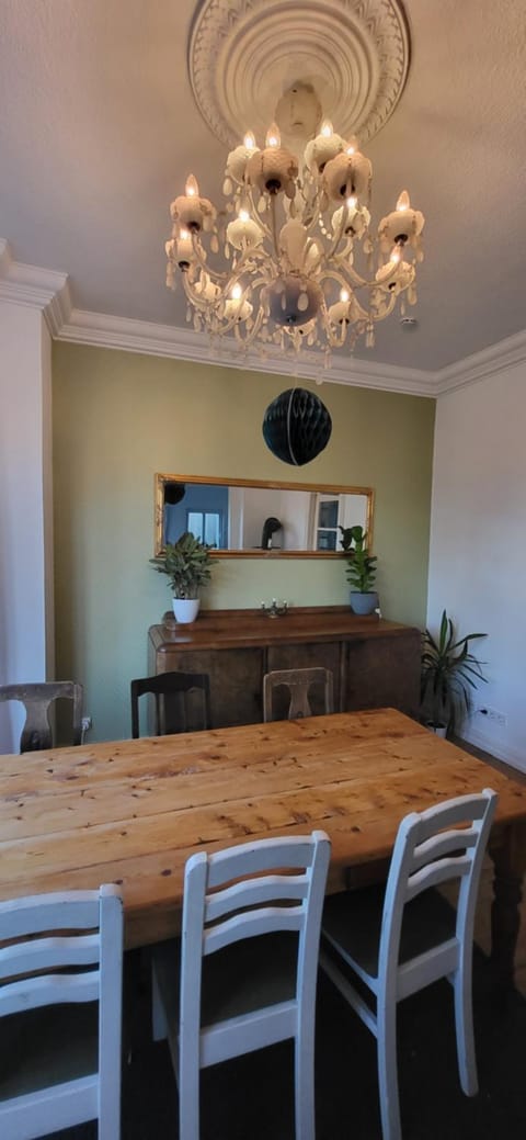 Seating area, Dining area