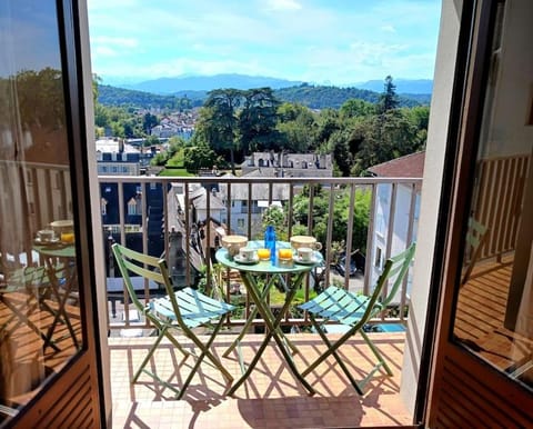 View (from property/room), Balcony/Terrace, Mountain view