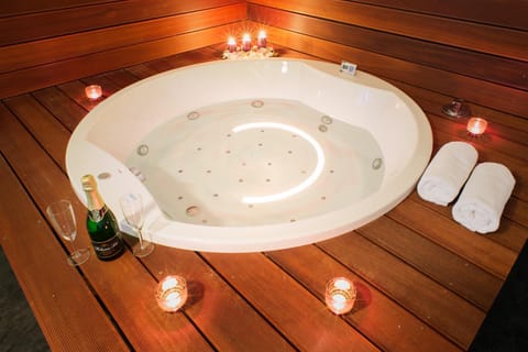 Hot Tub, Alcoholic drinks