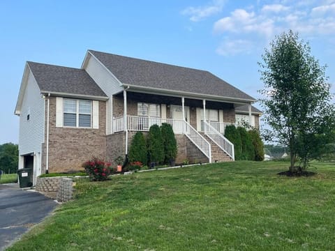 Property building, Spring, Day, Garden, Garden view
