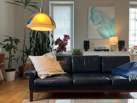 Living room, hair dresser