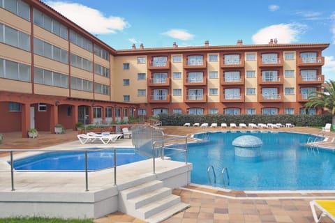 Facade/entrance, Solarium, Decorative detail, Swimming pool, Swimming pool