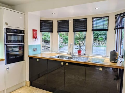 Detached 4 Bedroom Luxury Home House in Calderdale