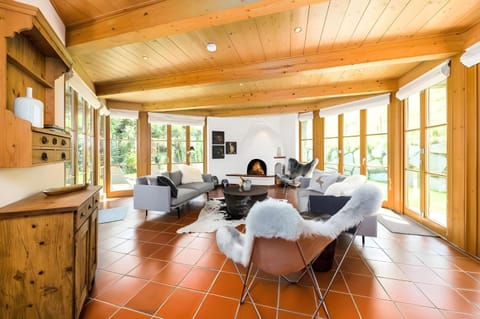 Living room, Seating area