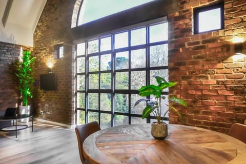 Tranquil Loft Design and Underground Parking Apartment in Stellenbosch