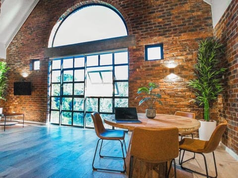 Tranquil Loft Design and Underground Parking Apartment in Stellenbosch