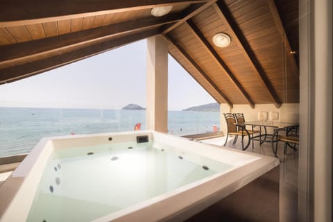 Hot Tub, Balcony/Terrace