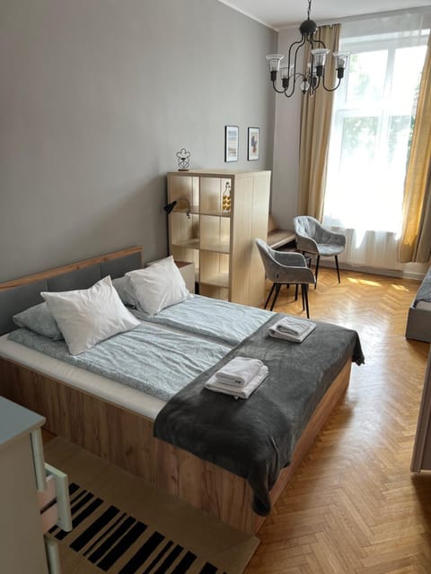 Bed, Photo of the whole room, Seating area, Bedroom, towels