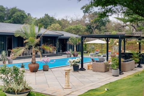 Property building, Garden, Garden view, Pool view, Swimming pool