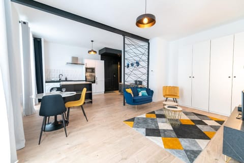 Living room, Dining area