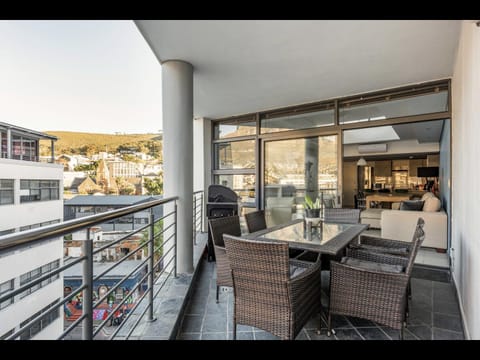 Patio, Day, BBQ facilities, View (from property/room), Balcony/Terrace, Seating area, Dining area