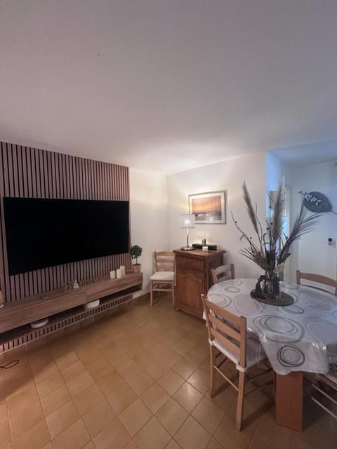 TV and multimedia, Seating area