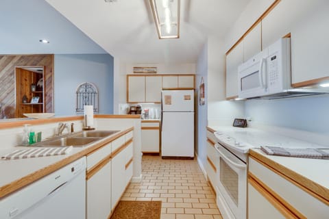 All-Season Fun! Wintergreen Resort Condo with Views Apartment in Massies Mill