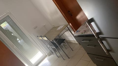 Kitchen or kitchenette, Dining area, hair dresser