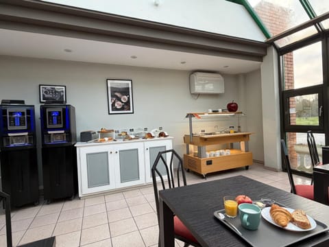 Breakfast, Breakfast, Continental breakfast, Continental breakfast, Buffet breakfast, Buffet breakfast