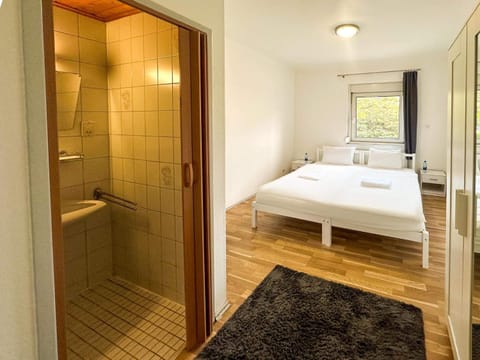Bed, Bathroom, Photo of the whole room, Bedroom