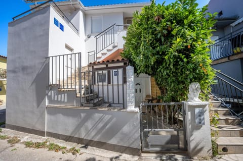 Property building, Day