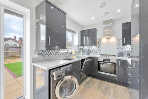 Modern 1 Bedroom House in Burton-on-Trent Apartment in Burton upon Trent