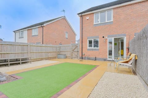Modern 1 Bedroom House in Burton-on-Trent Apartment in Burton upon Trent
