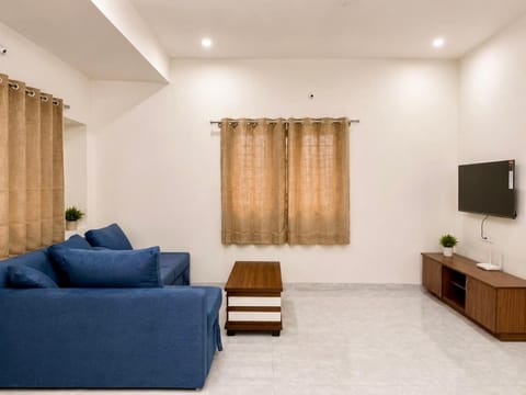 TV and multimedia, Living room, Seating area, Evening entertainment