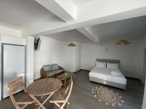 Bed, Living room, Photo of the whole room, Seating area, Bedroom