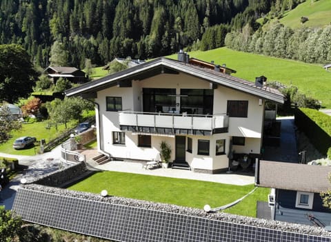Property building, Summer, Garden, Balcony/Terrace