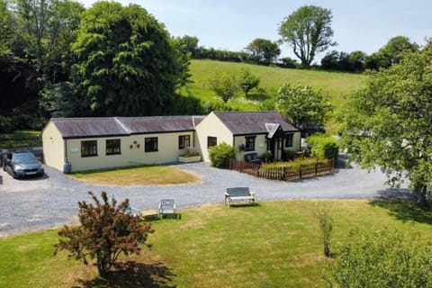 Cowslip Cottage Serenity with Jacuzzi House in Saundersfoot