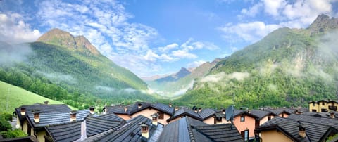 Spring, Natural landscape, Balcony/Terrace, Balcony/Terrace, Mountain view, Mountain view