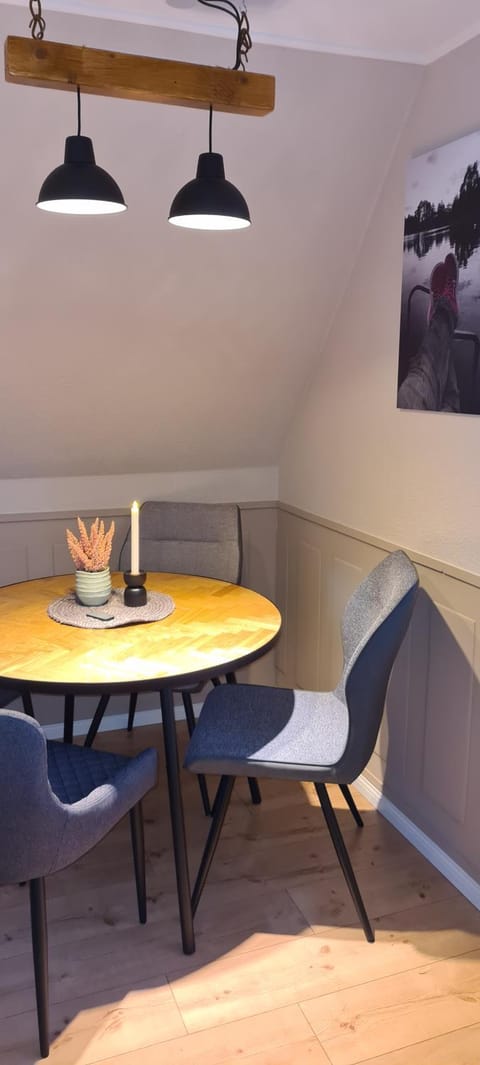 Seating area, Dining area