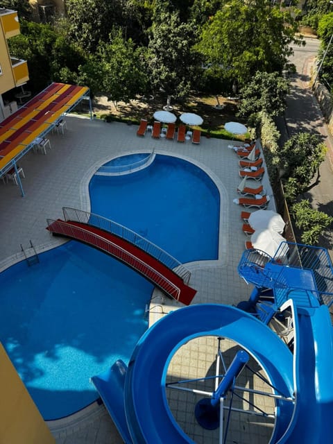 Day, Pool view, Swimming pool, sunbed