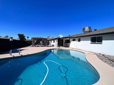 Stylish home in the heart of Tempe w/ private pool House in Tempe