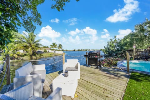 Dior Lake Front Villa With Infinity Pool Villa in Miami Gardens