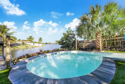 Dior Lake Front Villa With Infinity Pool Villa in Miami Gardens