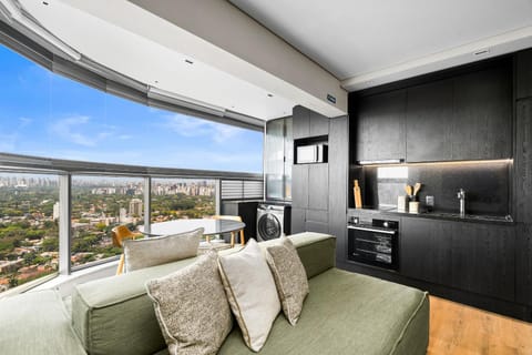View (from property/room), Balcony/Terrace, City view, minibar, pet friendly, stove, kitchen