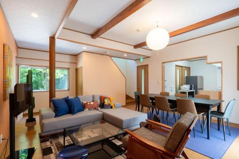 TV and multimedia, Living room, Seating area, Dining area