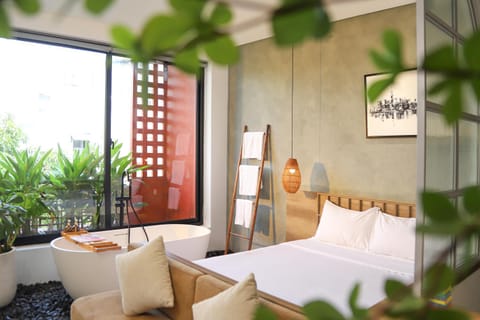 Bed, Natural landscape, Hot Tub, Balcony/Terrace, Photo of the whole room, Seating area, Bedroom, City view, Area and facilities, Entertainment, Location, Bath, furniture, towels