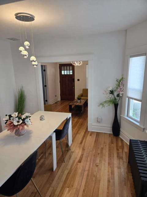 Seating area, Dining area